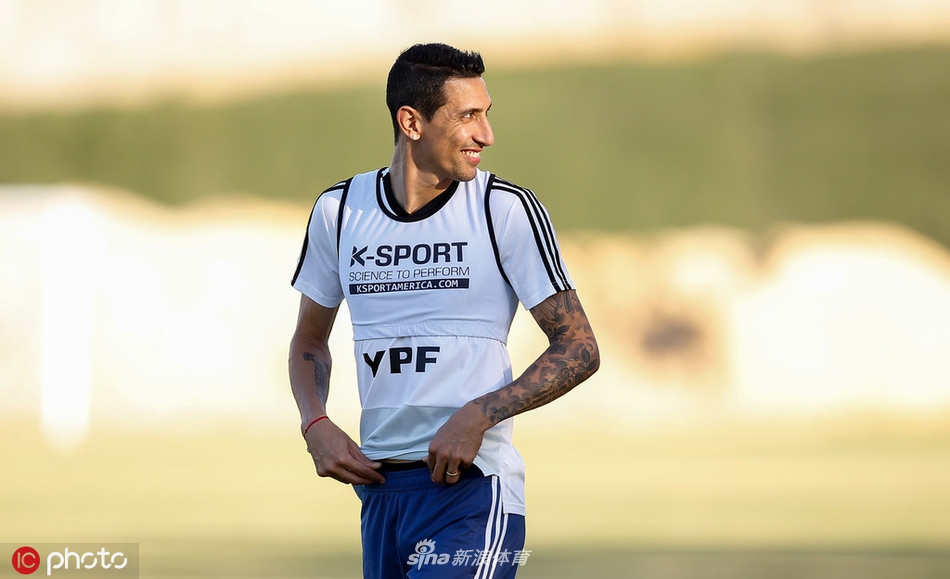 梅西一脸轻松 阿根廷备战美洲杯半决赛