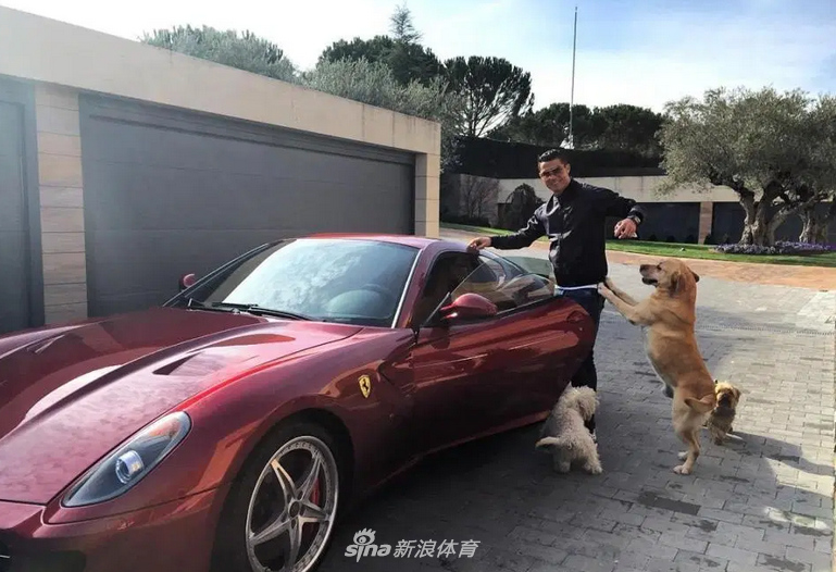 法拉利F12 TDF，35万