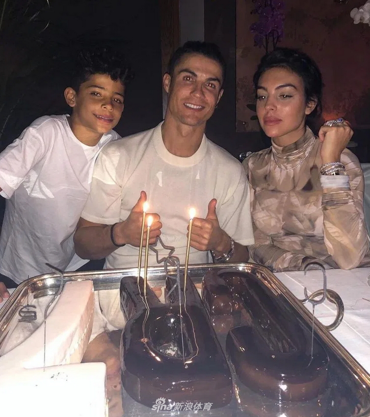 乔治娜为C罗庆生