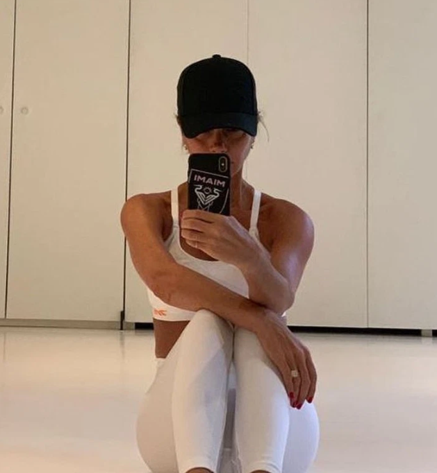 小贝娇妻也爱健身！秀出好身材