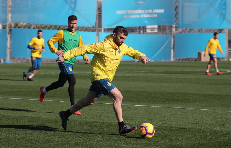 世界聚焦于你！西班牙人训练课武磊成镜头焦点