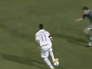 扯裤锁喉+抱摔！足坛那些“神”级防守