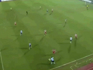 扯裤锁喉+抱摔！足坛那些“神”级防守