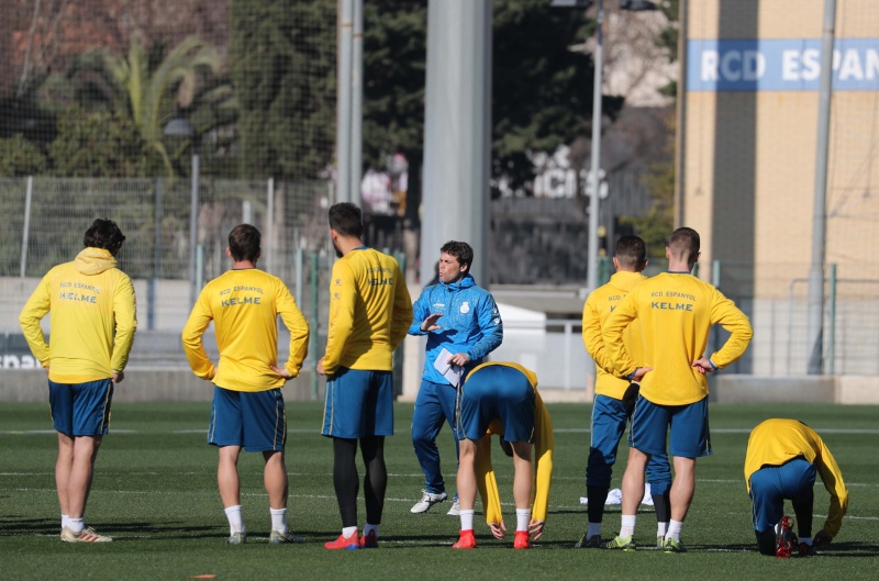 世界聚焦于你！西班牙人训练课武磊成镜头焦点