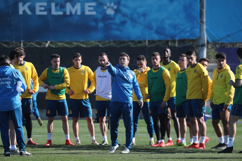 世界聚焦于你！西班牙人训练课武磊成镜头焦点