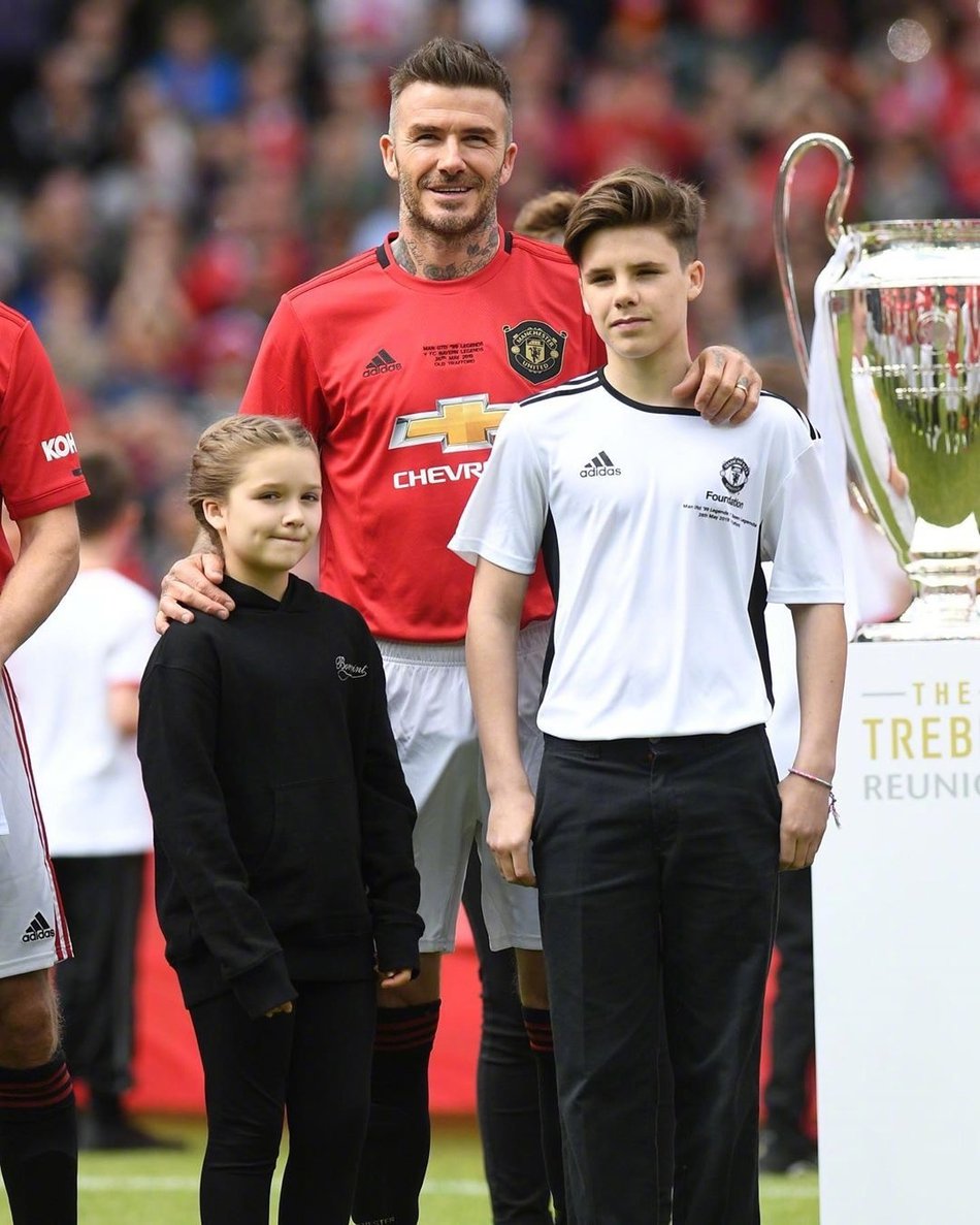 小贝与儿女同框 小七怎么一脸嫌弃？