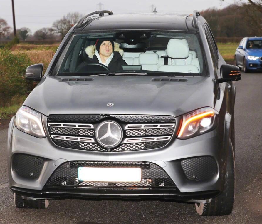 曼联众将开豪车去训练！谁的最靓？