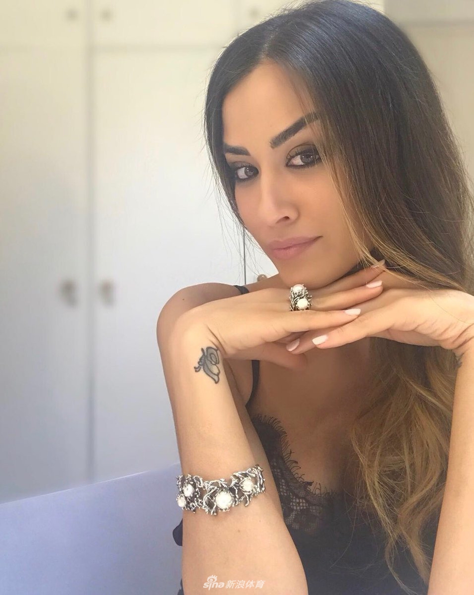 米兰美女主持火辣私房美照