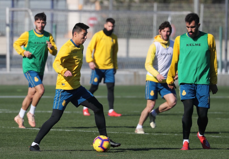 世界聚焦于你！西班牙人训练课武磊成镜头焦点