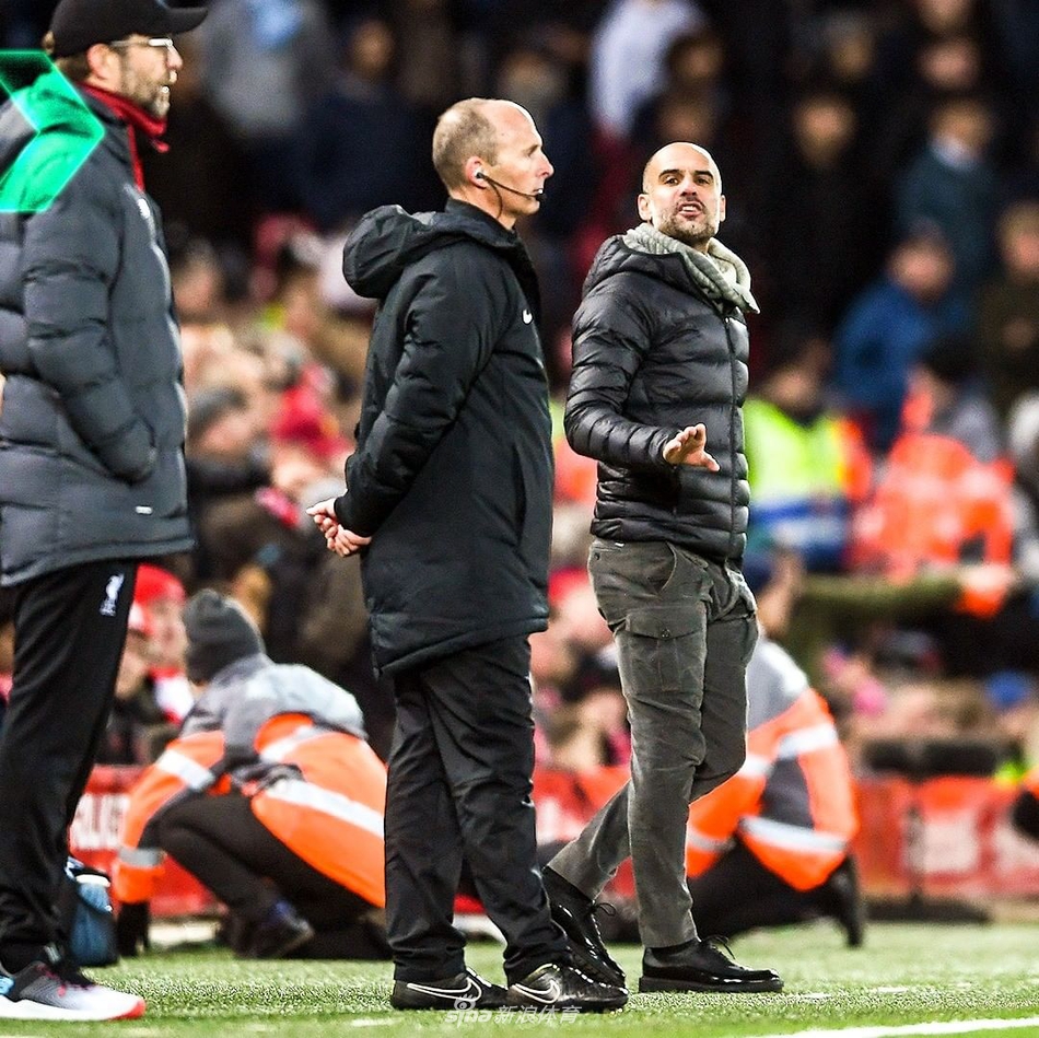 瓜帅暴怒狂吼裁判：两次手球啊