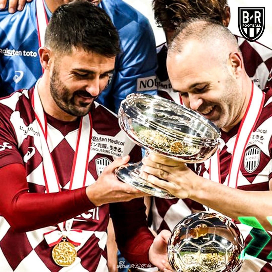 比利亚夺冠告别！和小白相拥庆祝 那些岁月啊…