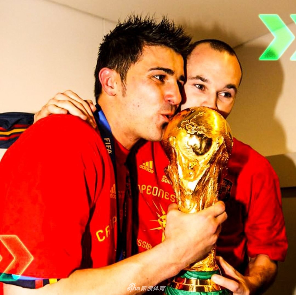 比利亚夺冠告别！和小白相拥庆祝 那些岁月啊…