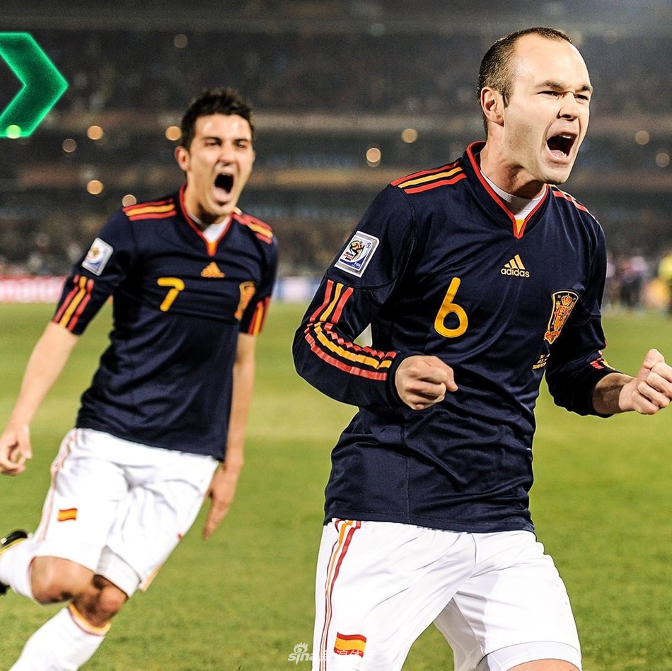 比利亚夺冠告别！和小白相拥庆祝 那些岁月啊…