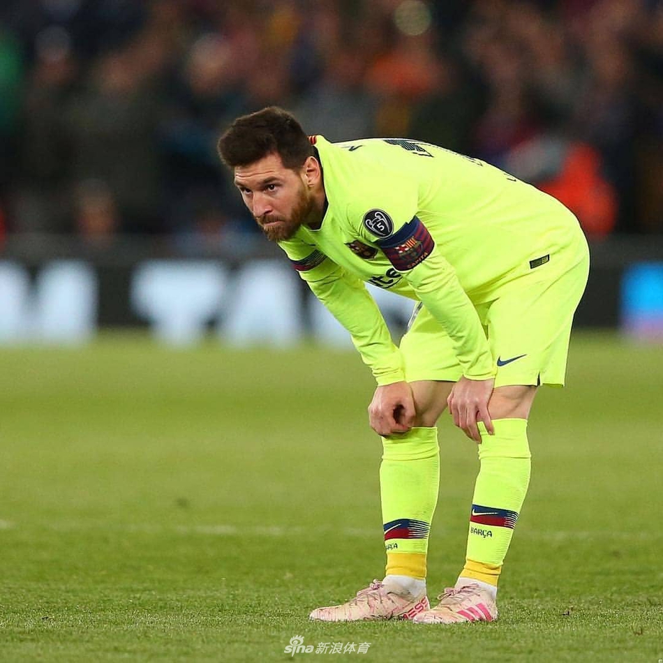 眼神中写满不甘