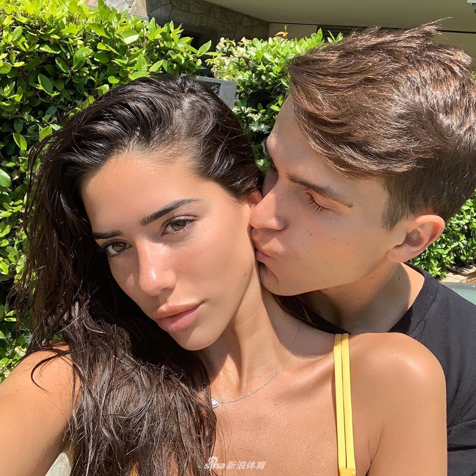 巴萨大将又撒狗粮！有这女友夫复何求？