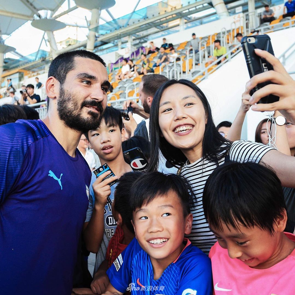 真是宠!曼城对球迷好的真没话说