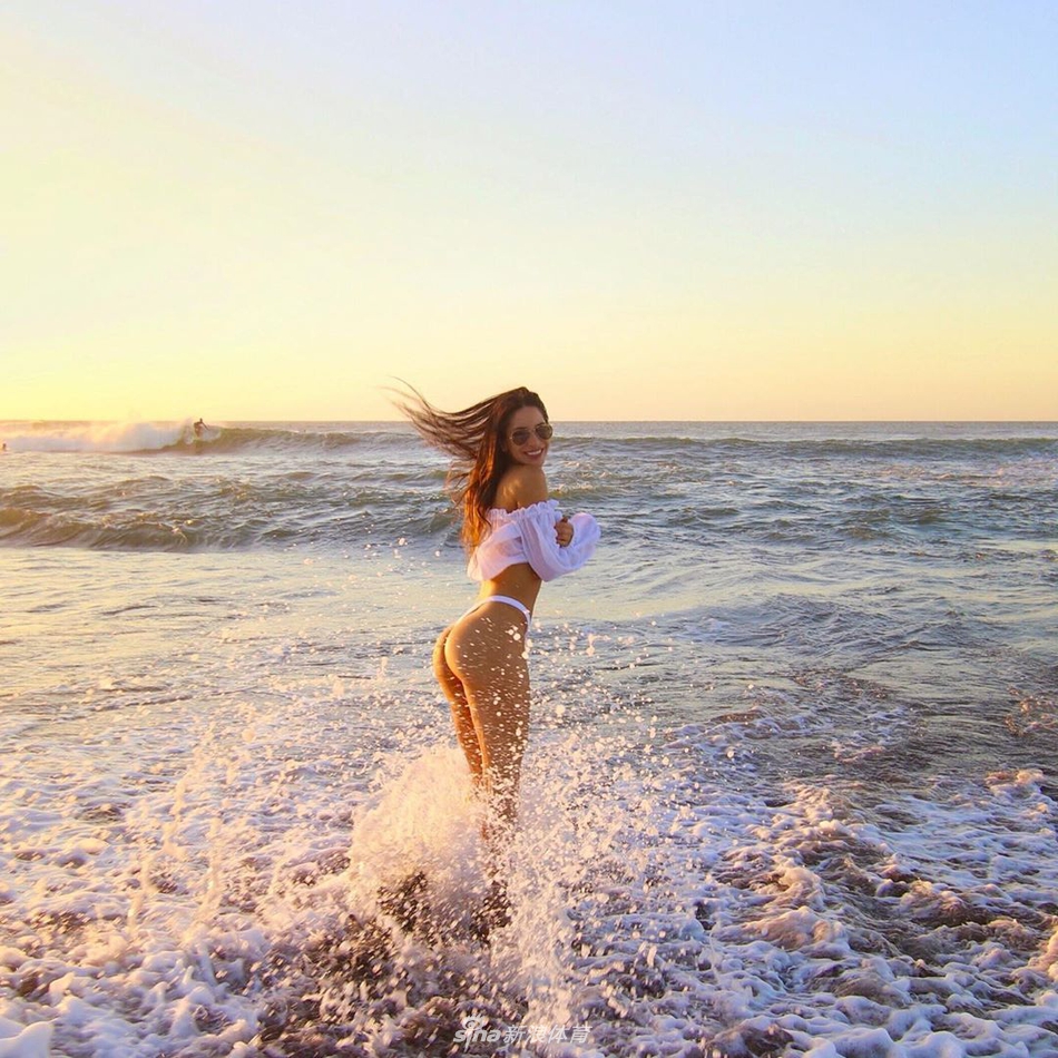 最美翘臀女神！爱足球也爱健身