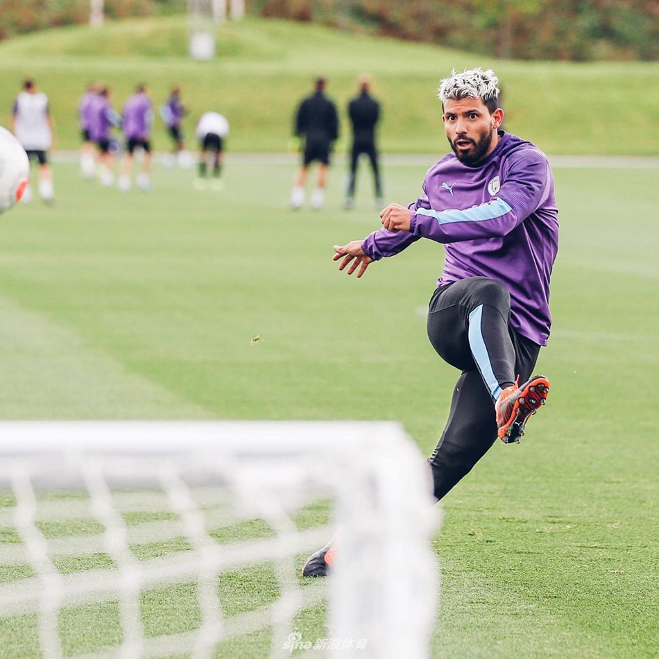 会玩！曼城大将在线演示佛系训练