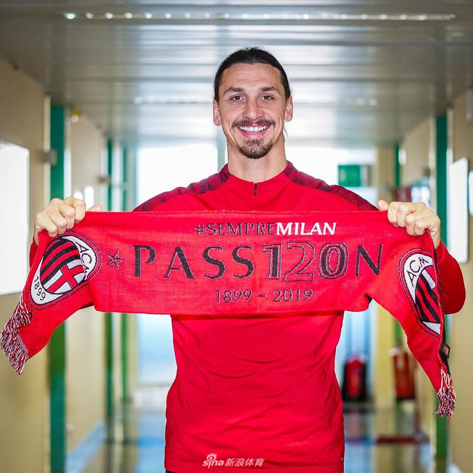 伊布亮相米兰！身披21号球衣