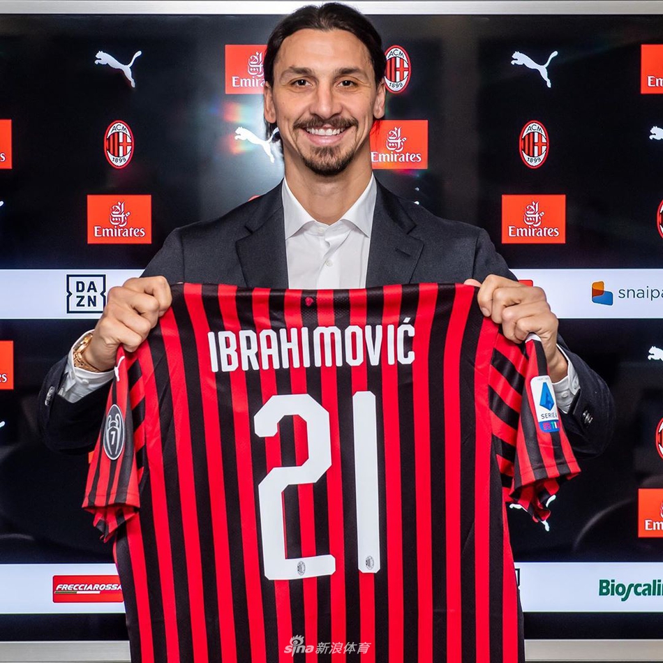 伊布亮相米兰！身披21号球衣