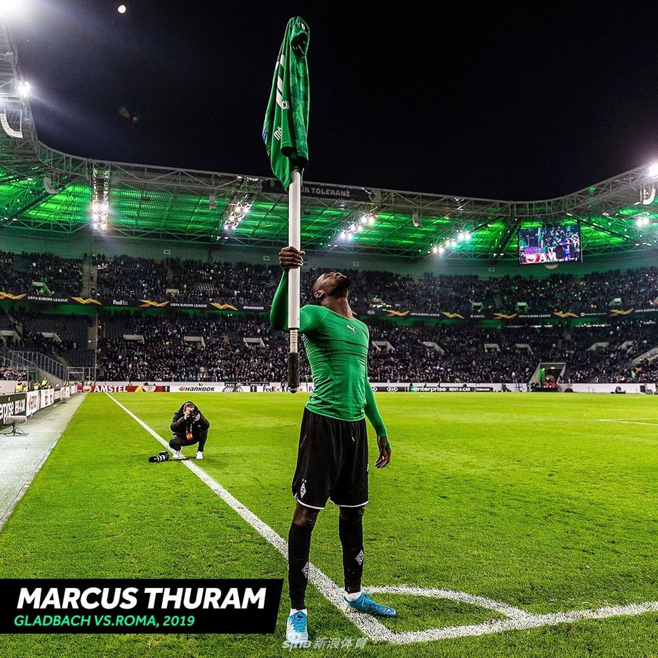 用角旗杆庆祝的那些名场面 哪个最炫？