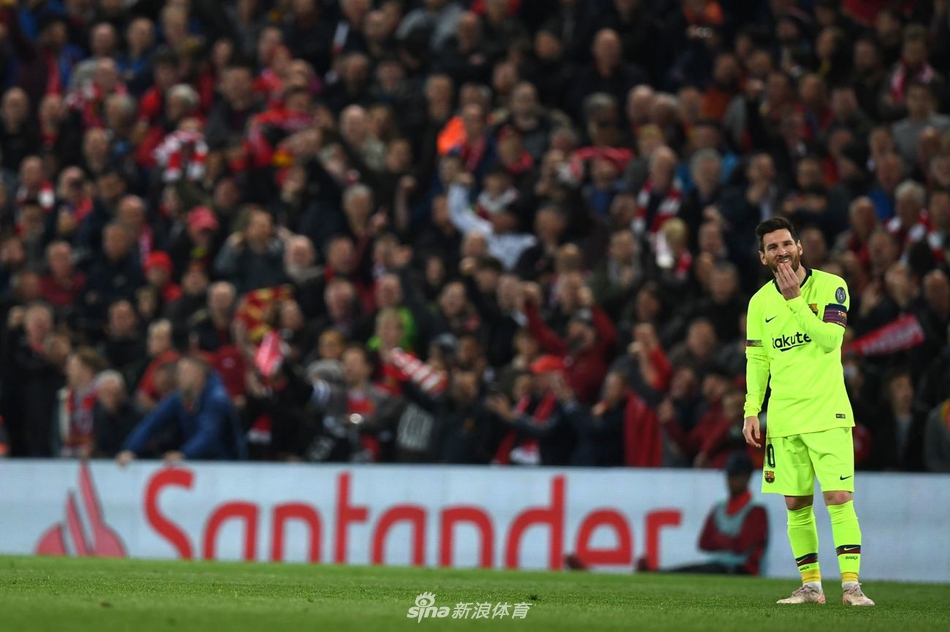 梅西眼中尽是迷茫