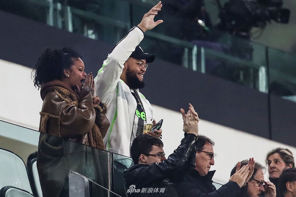 蕾哈娜现场观战尤文！她为此人而来