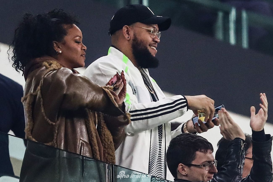 蕾哈娜现场观战尤文！她为此人而来