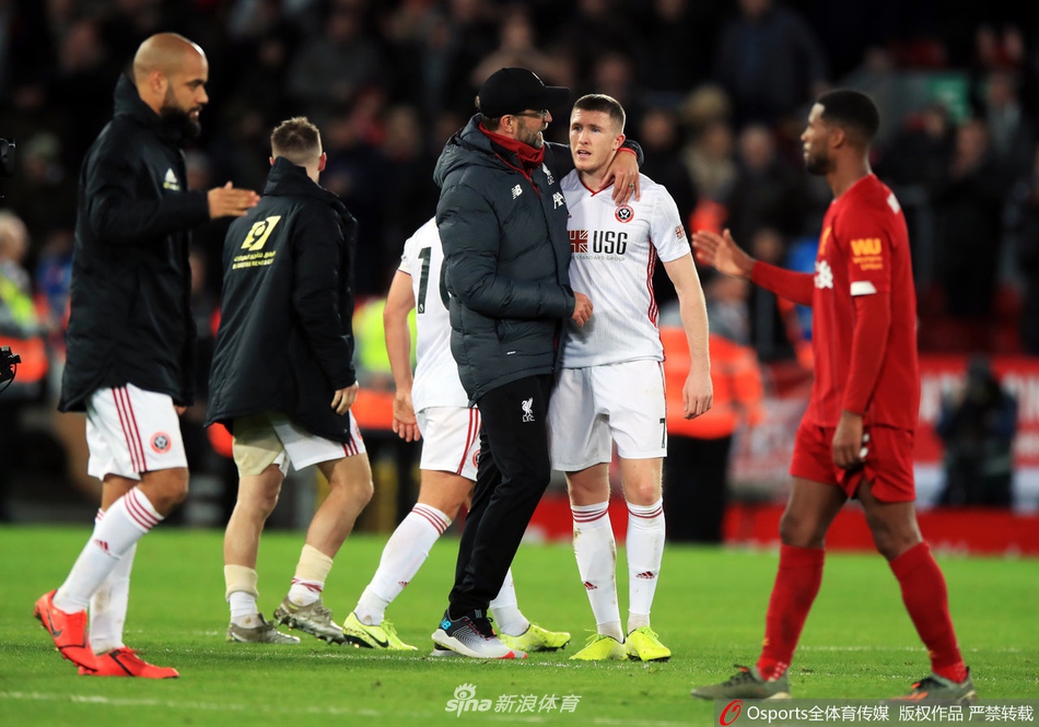 英超-萨拉赫马内进球 利物浦2-0