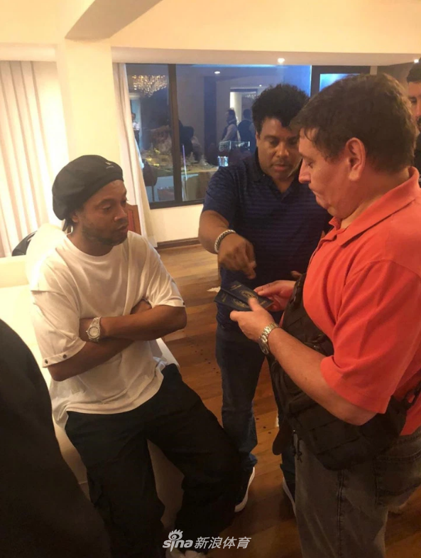 小罗因护照造假遭到逮捕