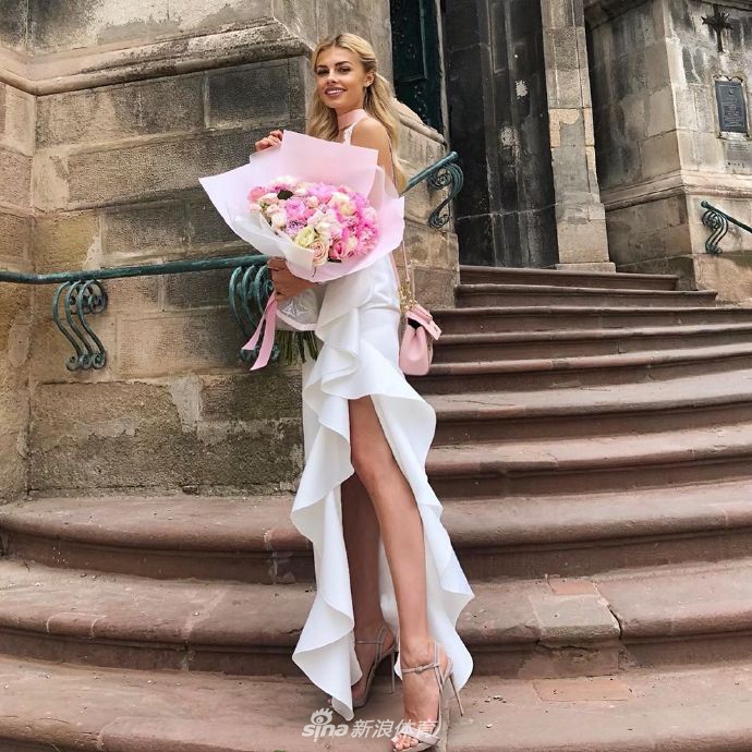 曼城妖星强吻却抱得美人归 我酸了你们呢？