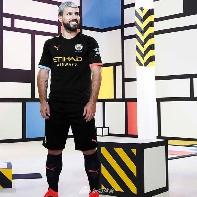 曼城新球衣公布！颜值几分？