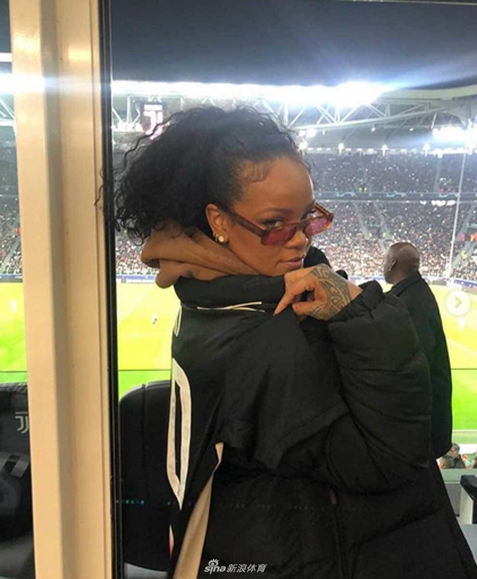 蕾哈娜现场观战尤文！她为此人而来