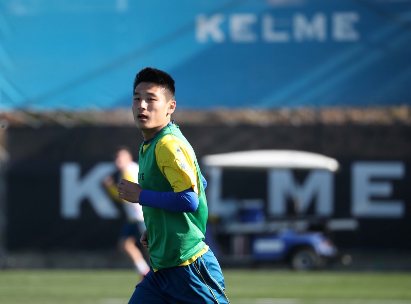 世界聚焦于你！西班牙人训练课武磊成镜头焦点