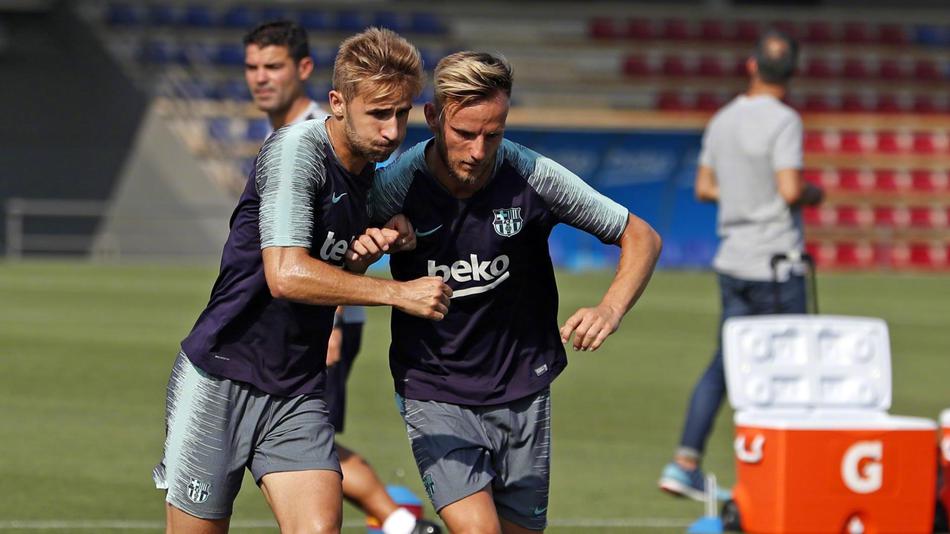 巴萨训练备战西超杯 梅西苏神脸上笑开花