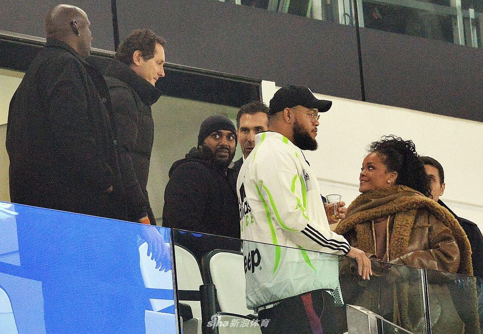 蕾哈娜现场观战尤文！她为此人而来