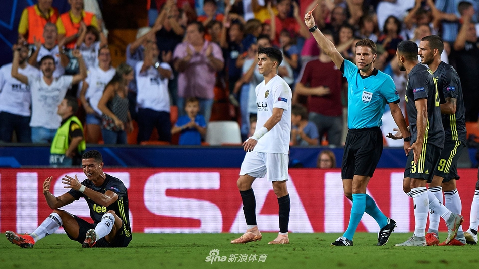 壕！C罗送尤文每人一台iMac 背后原因有点心酸