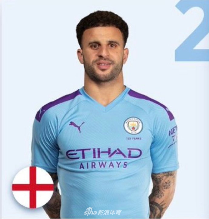 曼城新球衣公布！颜值几分？