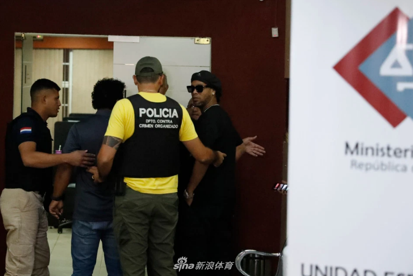 小罗因护照造假遭到逮捕