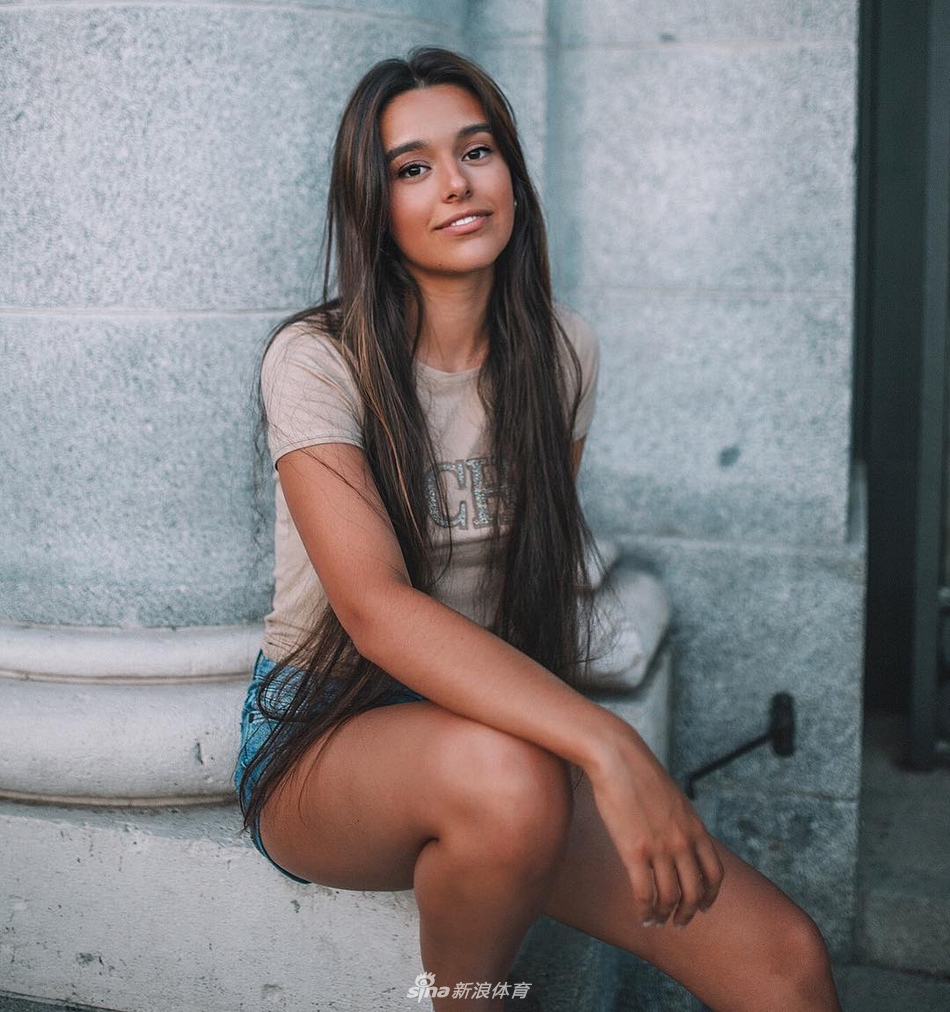 清纯可爱！皇马小妖女友竟是网红