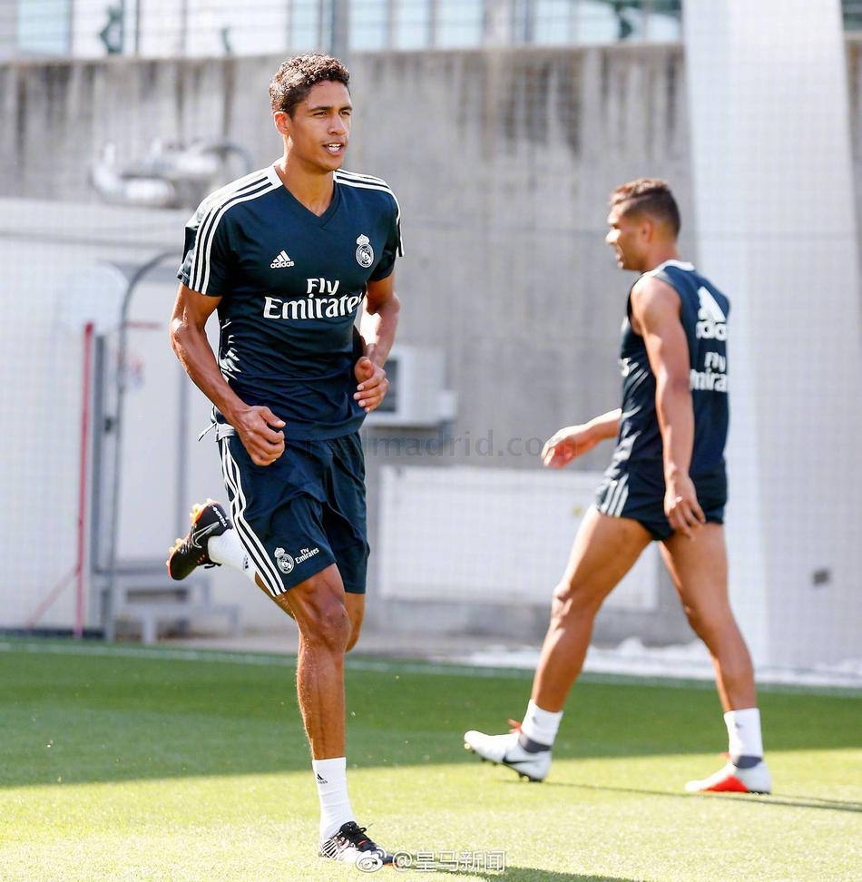 皇马双星回归球队参加训练