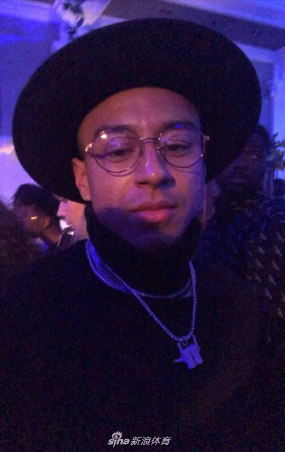 大腕云集！曼联大将召开个人服装品牌发布会