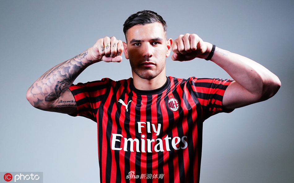 亮相！皇马妖人正式加盟AC米兰