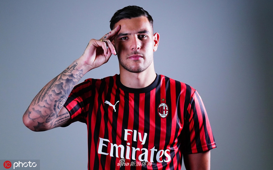 亮相！皇马妖人正式加盟AC米兰