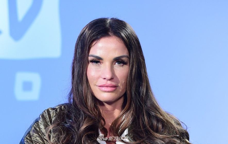 凯蒂-普莱斯又写了两本自传了