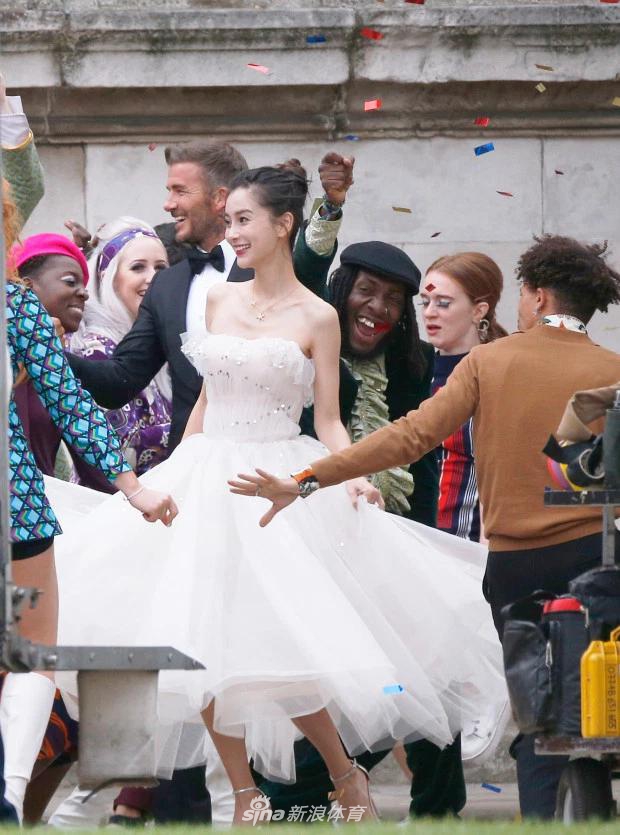 小贝和Angelababy“结婚”了！拍广告扮新婚夫妇