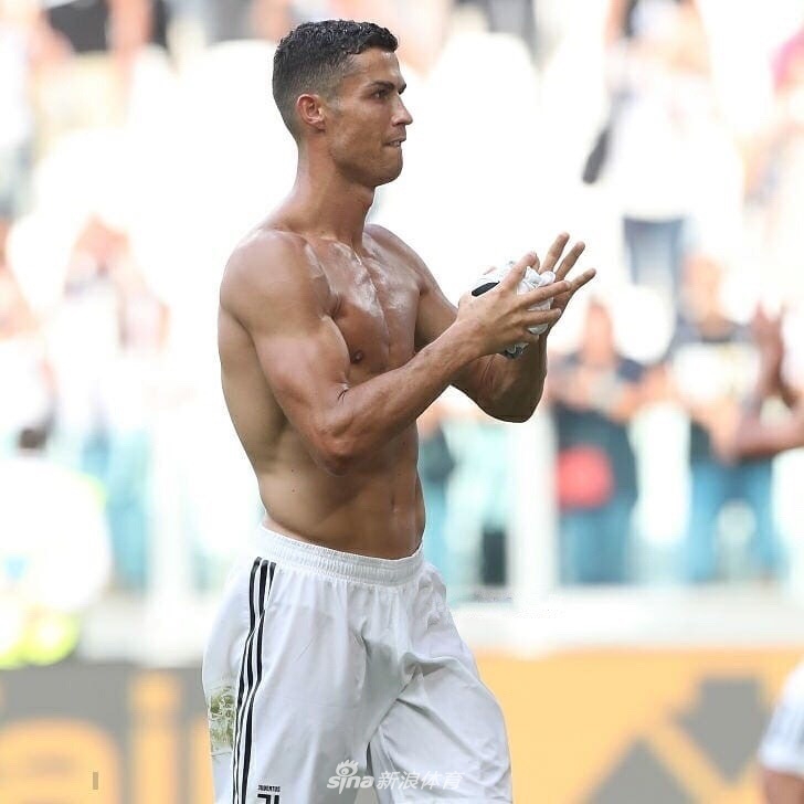 那些年C罗秀过的肌肉