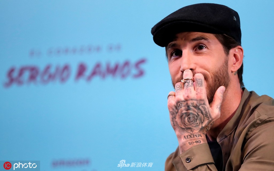 球场硬汉变型男！拉莫斯这身太帅气