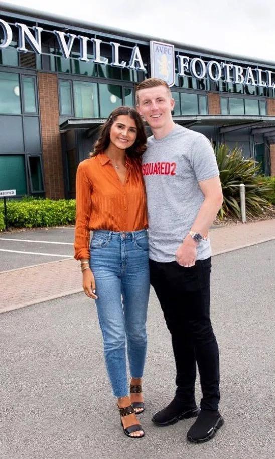 英超妖星让人羡慕!娇妻太美