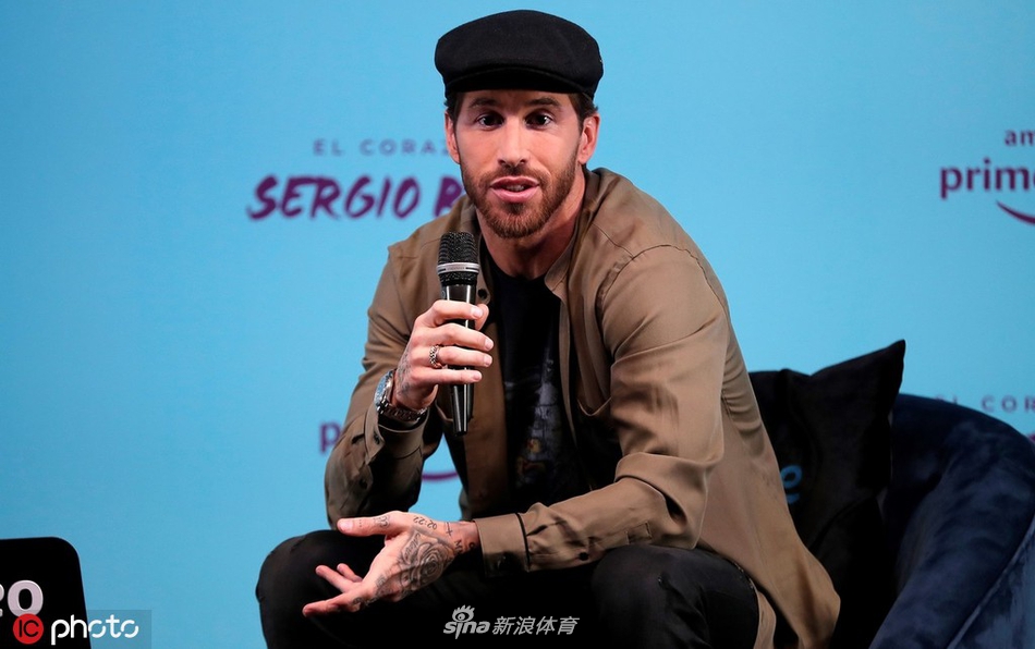 球场硬汉变型男！拉莫斯这身太帅气